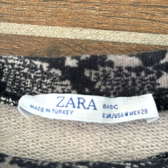 Snakeskin Print Cropped Sweater - Picture 2 of 5